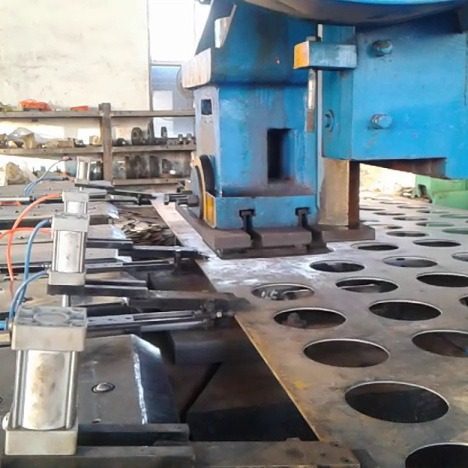Porous Dust Removal Flower Plate Telescopic Clamp Automatic Cnc Punch Feeder Feeder Configuration Cnc Feeder