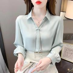 2025年の新型ファッションシャツの女性のゆったりとした高級デザイン感があります。