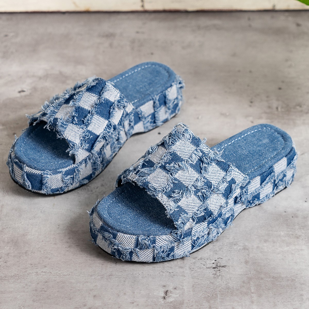 Commercio estero transfrontaliero di grandi dimensioni 2023 Pantofole estive nuove con punta tonda Pantofole da donna a scacchiera in denim che assorbono il sudore in stock_voghion.com