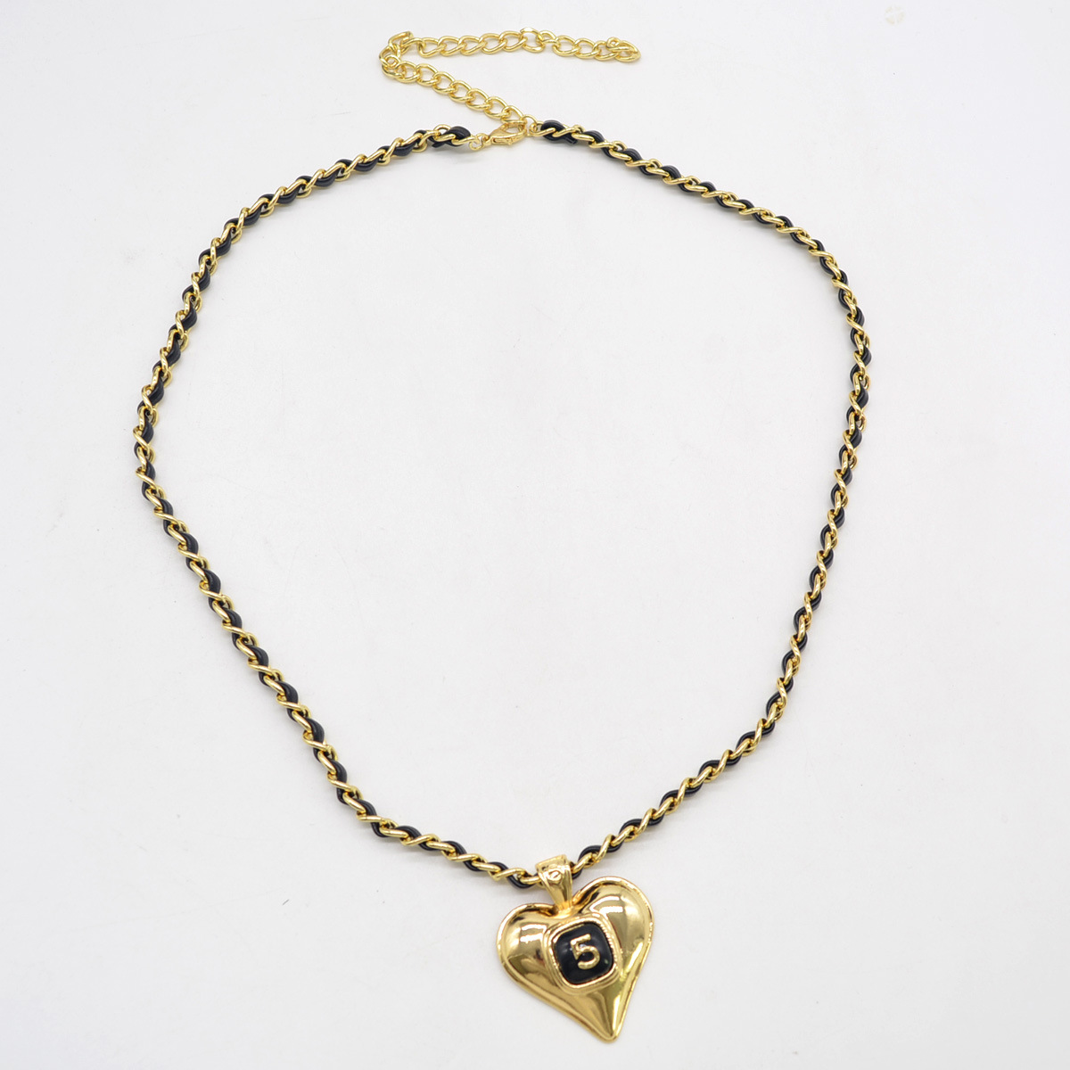 Retro Woven Chain Heart Pendant Necklace Personality Sweater Chain display picture 3