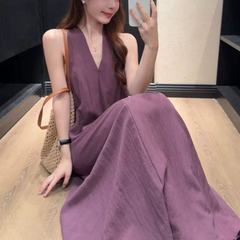 小众女装气质轻奢极简风V领挂脖连衣裙高级感收腰显瘦无袖长裙子