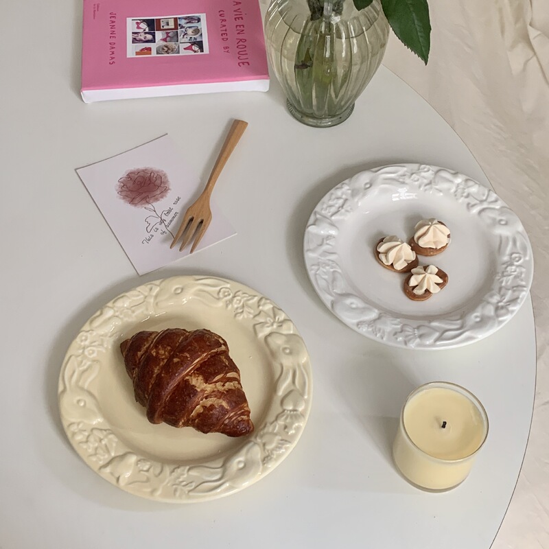 Alice in Wonderland Embossed Cream Plate White Rabbit Dinner Plate Ceramic Dim Cake Plate for Home