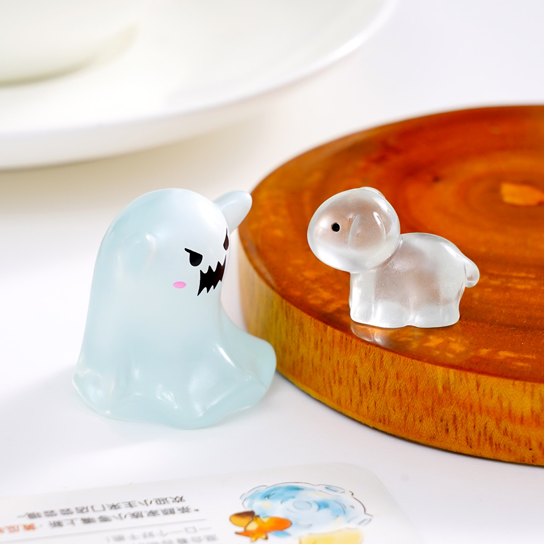 Linda y luminosa muñeca fantasma de Halloween lindo grano lindo adorno de bricolaje accesorios de bolsillo ciego pequeño adorno hecho a mano de escritorio