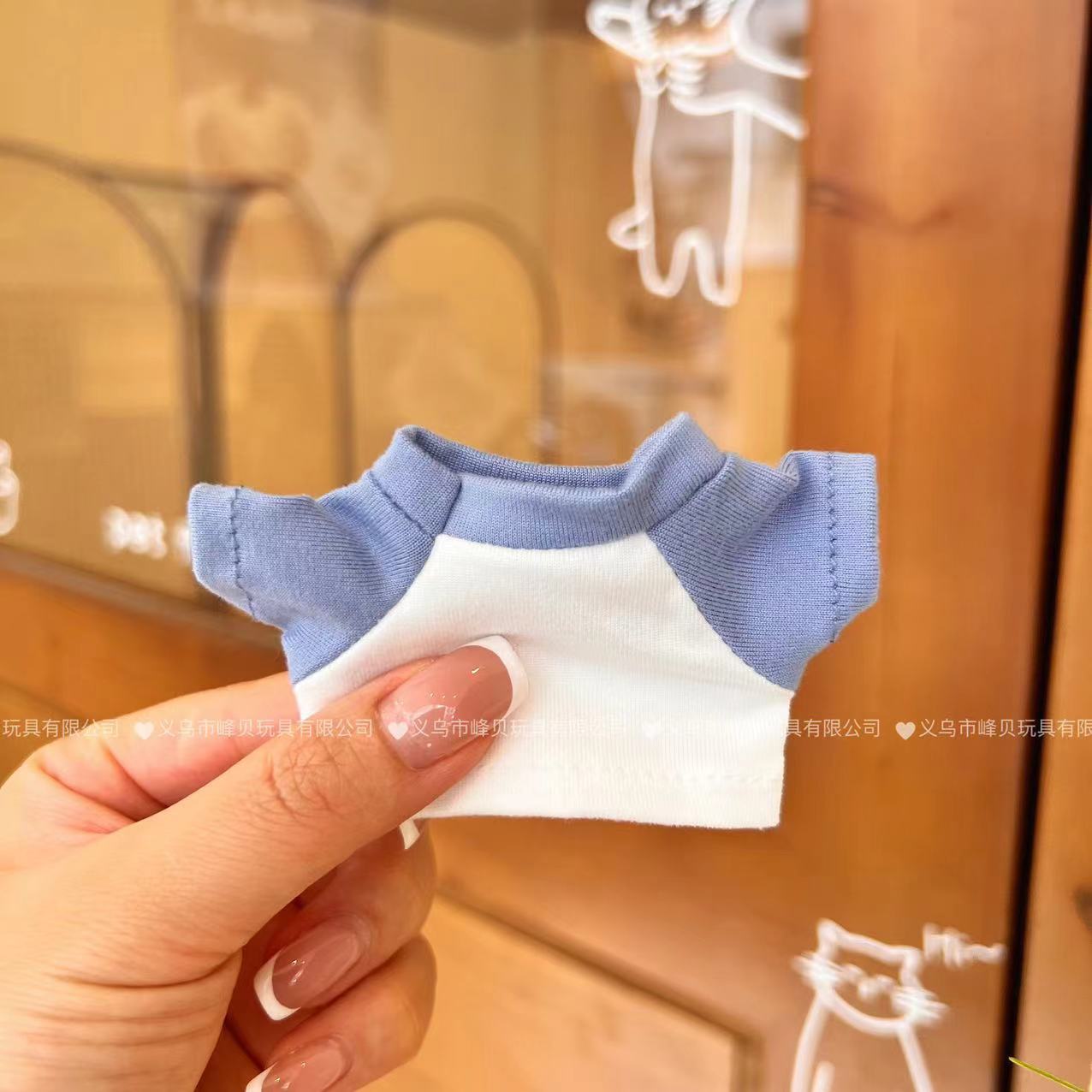 Blue and white contrast T