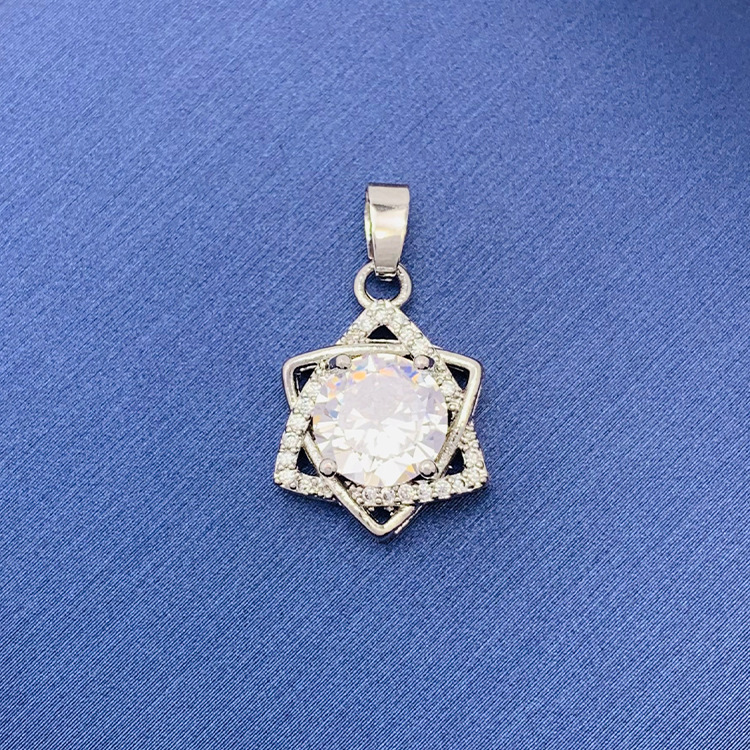 百種類のペンダントは心のままにファッションの経典を配合します。カップルの美しいペンダントは親友のアクセサリーを送ります。