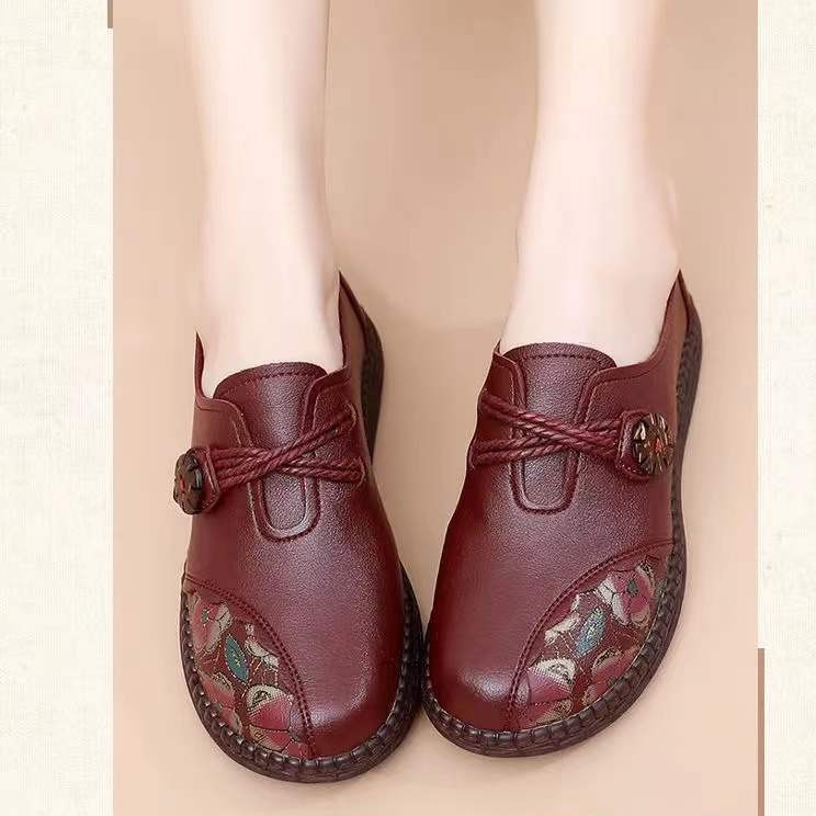 2026 primavera y otoño zapatos de mamá anti-deslizante retró zapatos de cuero suave zapatos de madurez zapatos de abuela