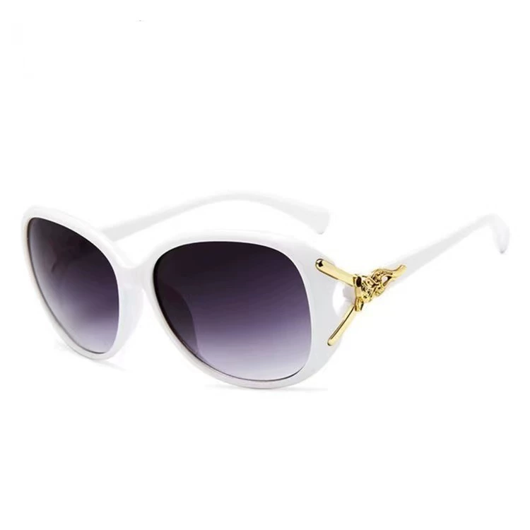 Sunglasses for Women 8842, Fox-Head Accent, Gradient Lenses, Driving Fashion Look