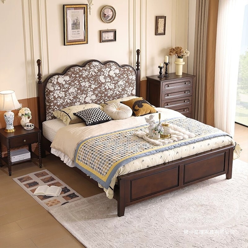 Medieval-style solid wood bed, high-end printed soft upholstery, Maillard-style master bedroom, light luxury 1.8m double bed, French retro bed