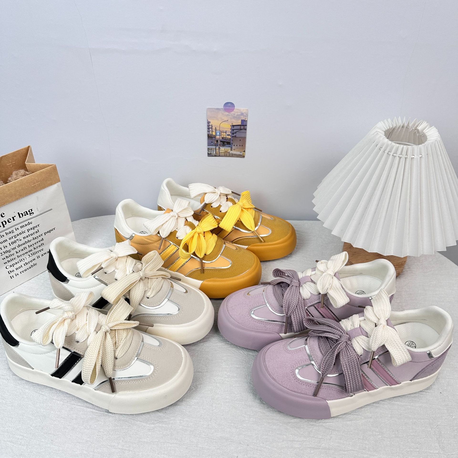6642 estilo coreano estilo caliente zapatos de entrenamiento alemán nuevos zapatos de mujer 2025 primavera y otoño zapatos de punta redonda de todo fósforo plantillas de látex zapatos blancos