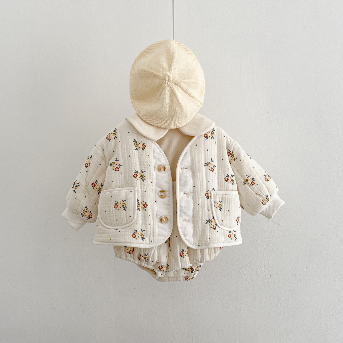 2022 traje de otoño e invierno 0-2 años bebé niñas acolchado engrosado floral algodón acolchado abrigo muñeca cuello superior algodón acolchado abrigo para salir