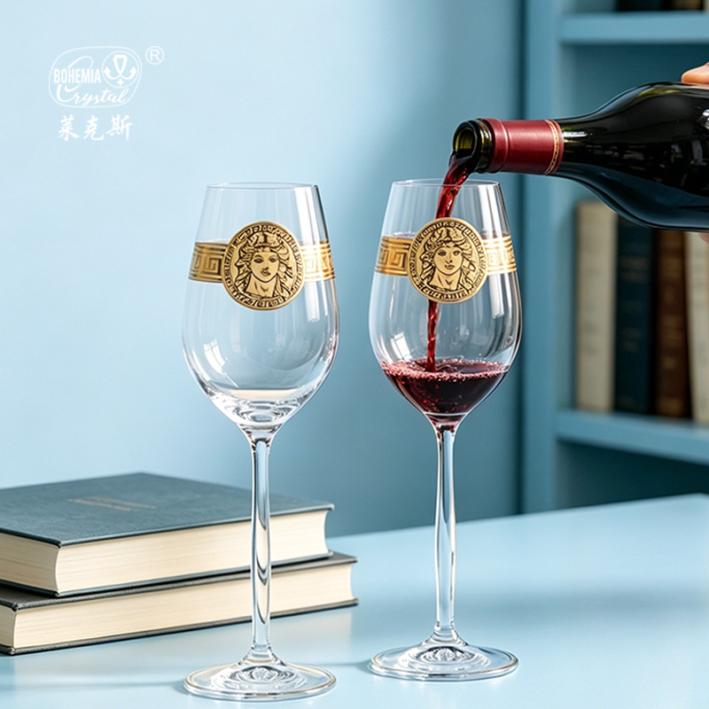 Tazas de cristal checas sin plomo pintadas tazas de vino de oro de alta gama tazas de vino de hotel personalizadas mayoristas sensación de alta calidad