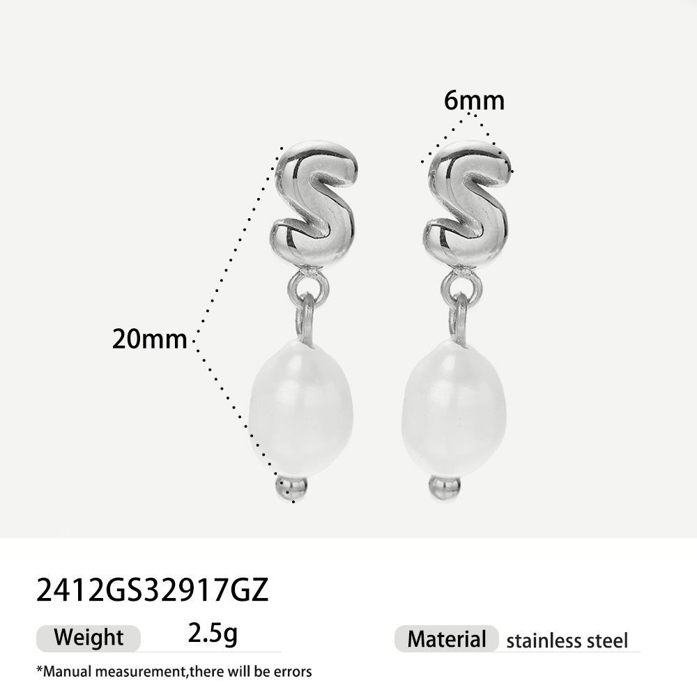 Alta europa y americana de acero inoxidable pendientes de perlas de alta calidad nicho simple joyería de acero de titanio letras pendientes de oro y plata mujeres