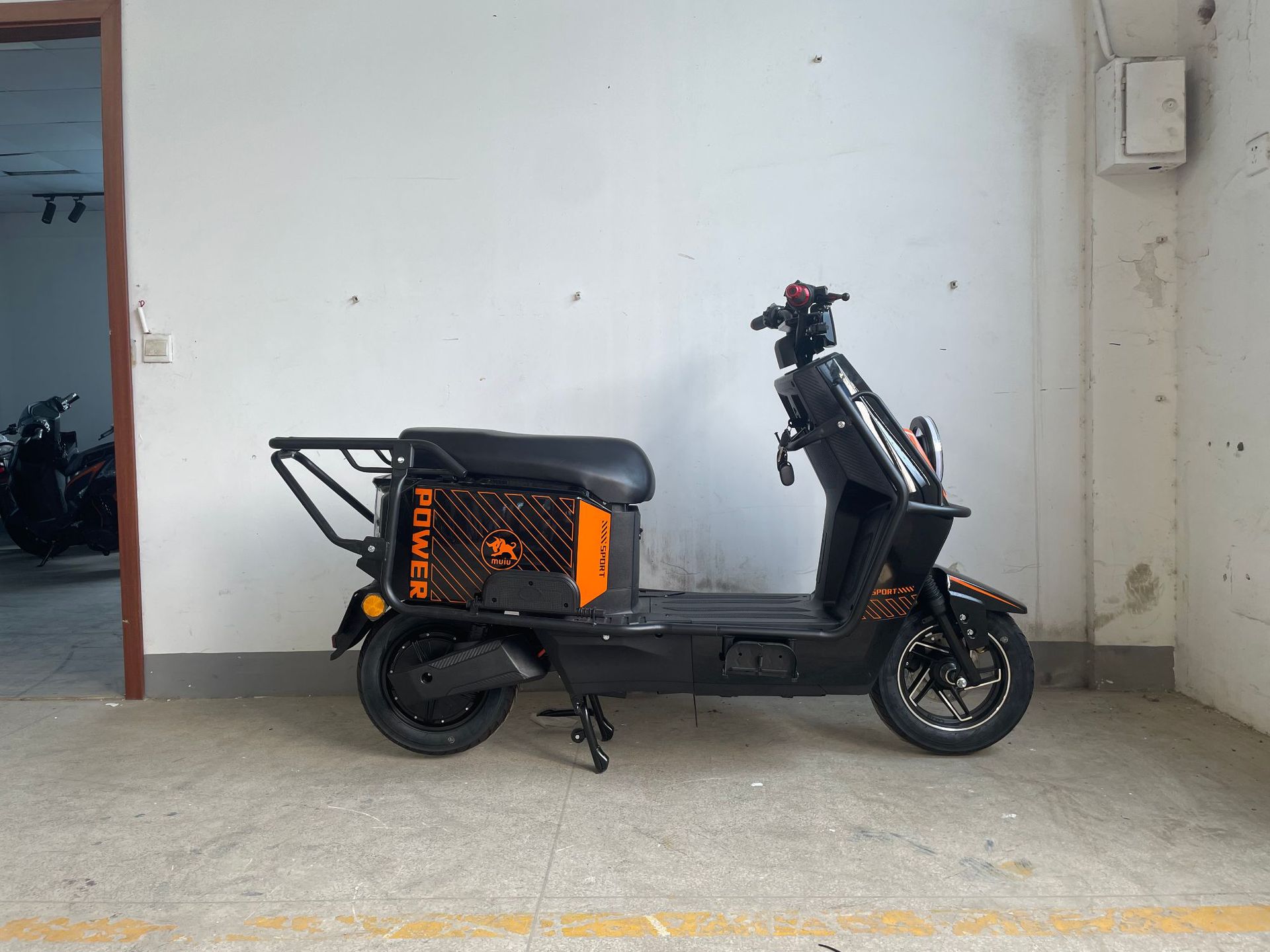 Export Fangniu electric motorcycle, high-power 60V electric vehicle, large scooter, high-speed long-distance travel vehicle for adults