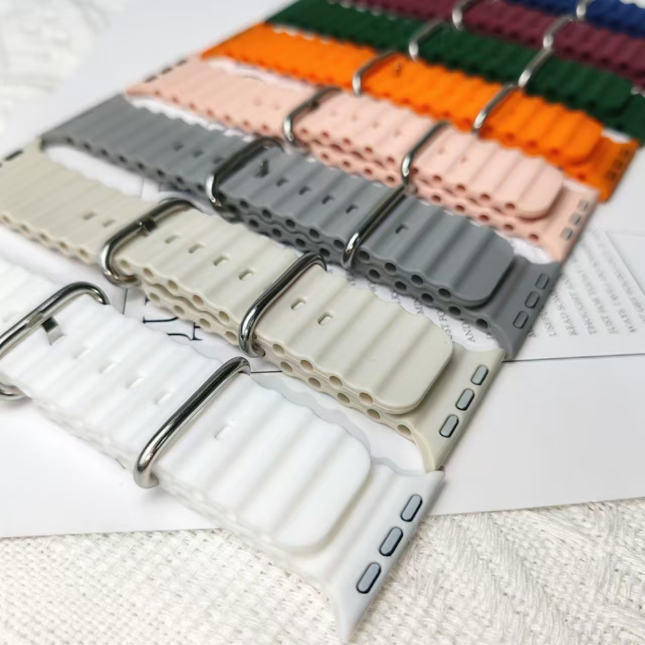 Suitable for AppleWatch6/7/8/SE/Ultra Ocean Band monochrome double-buckle silicone band details Picture