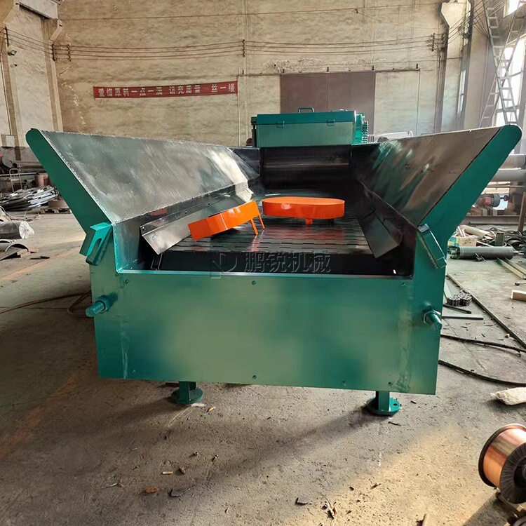 Recycling and Processing of Worn-Out Shirts, Old Casual Clothing Crusher, Waste Sports Clothing Crusher Recycling and Processing of Worn-Out Shirts, Old Casual Clothing Crusher, Waste Sports Clothing Crusher