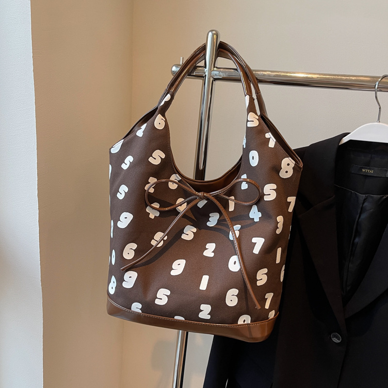 潮流时尚大容量通勤包女2024新款波点托特包小众高级感休闲多用途