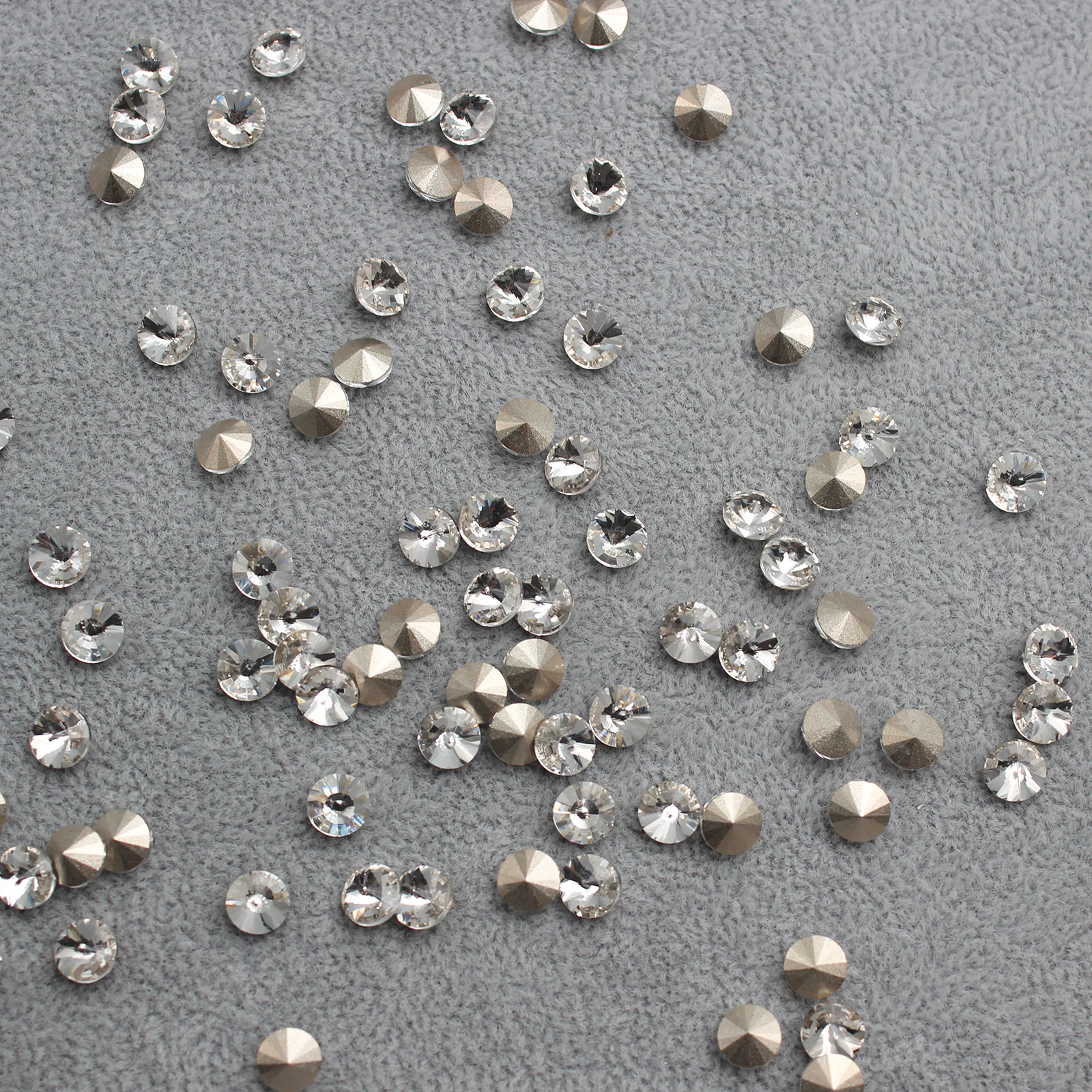 Pointed bottom white 6*6mm satellite