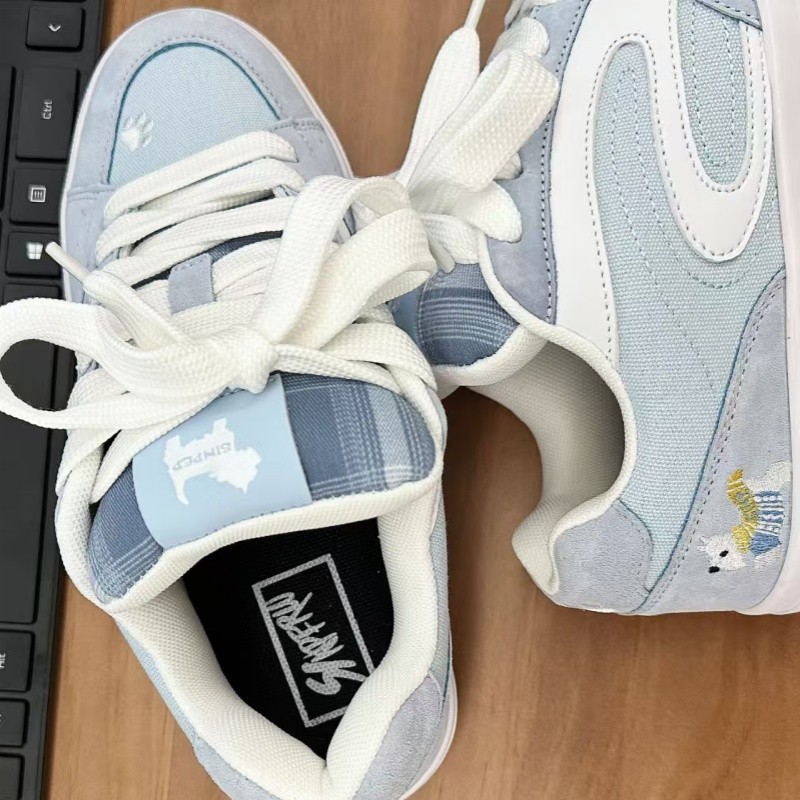 Fresco fondo grueso pequeño blanco de invierno de 2025 nuevo estilo de estilo de escuela para estudiantes de nicho universal zapatillas deportivas para estudiantes