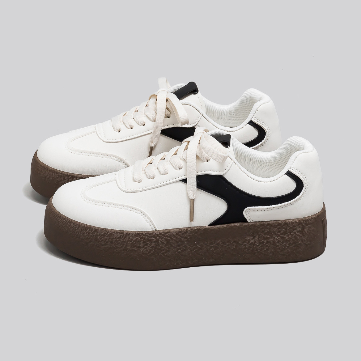 Zapatos blancos de suela gruesa para mujeres primavera nuevo retro multifacé zapatos de entrenamiento de moda para hombres y mujeres zapatos de skate casuales F8871