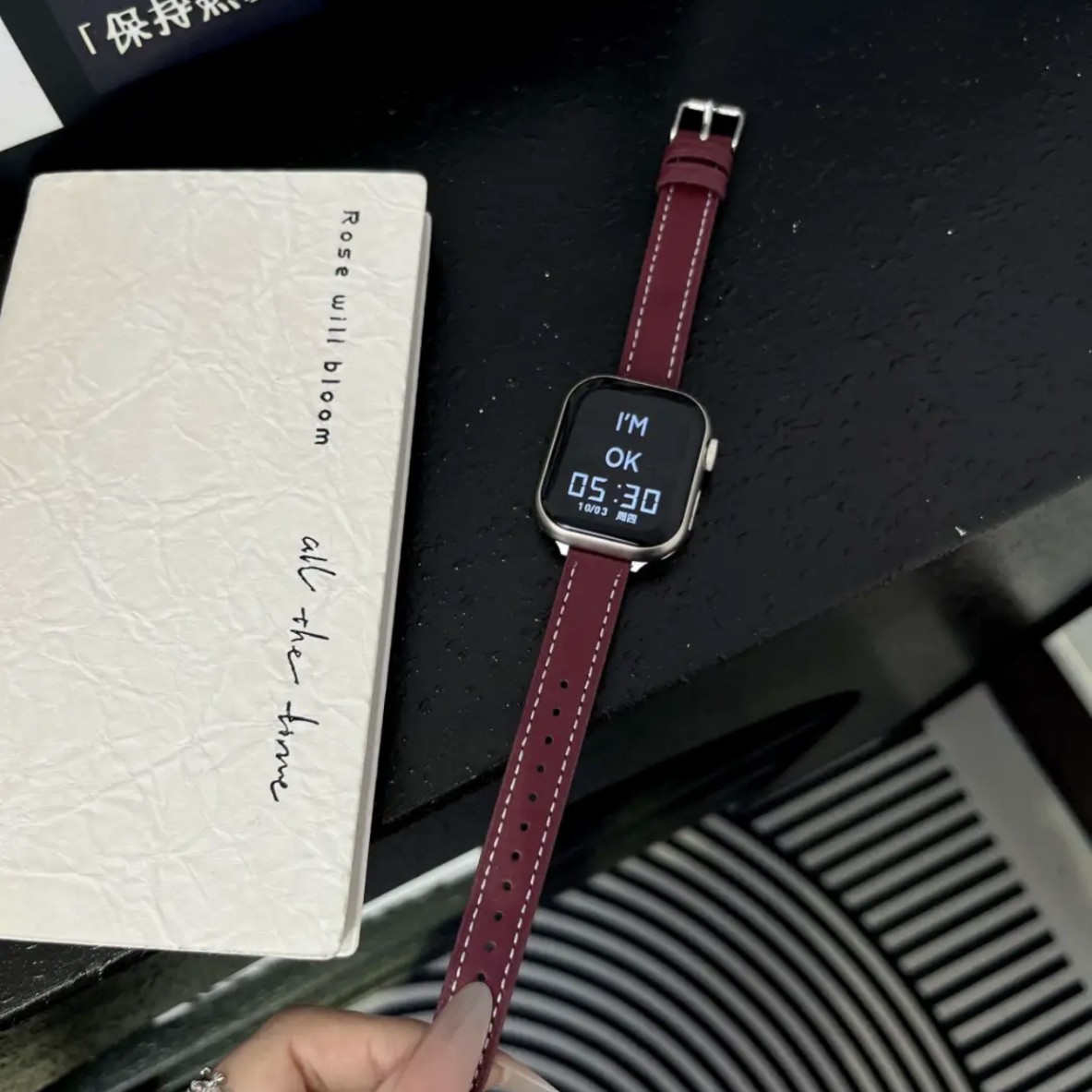 Suitable for Iwatchse Watch Strap Leather 11/10 Women's Apple Watch 8/7/9 High-End Creative Niche Watch Strap