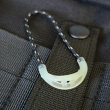 户外机能U型夜光拉链绳防丢拉绳现货批发拉链头钥匙扣自发光尾绳