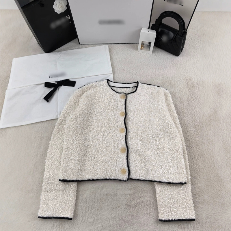 High-End Version of Chanel Style, New Spring/Summer 26 Collection, Lambswool Cc Button Round Neck Long-Sleeve Knit Cardigan Top for Women High-End Version of Chanel Style, New Spring/Summer 26 Collection, Lambswool Cc Button Round Neck Long-Sleeve Knit Cardigan Top for Women