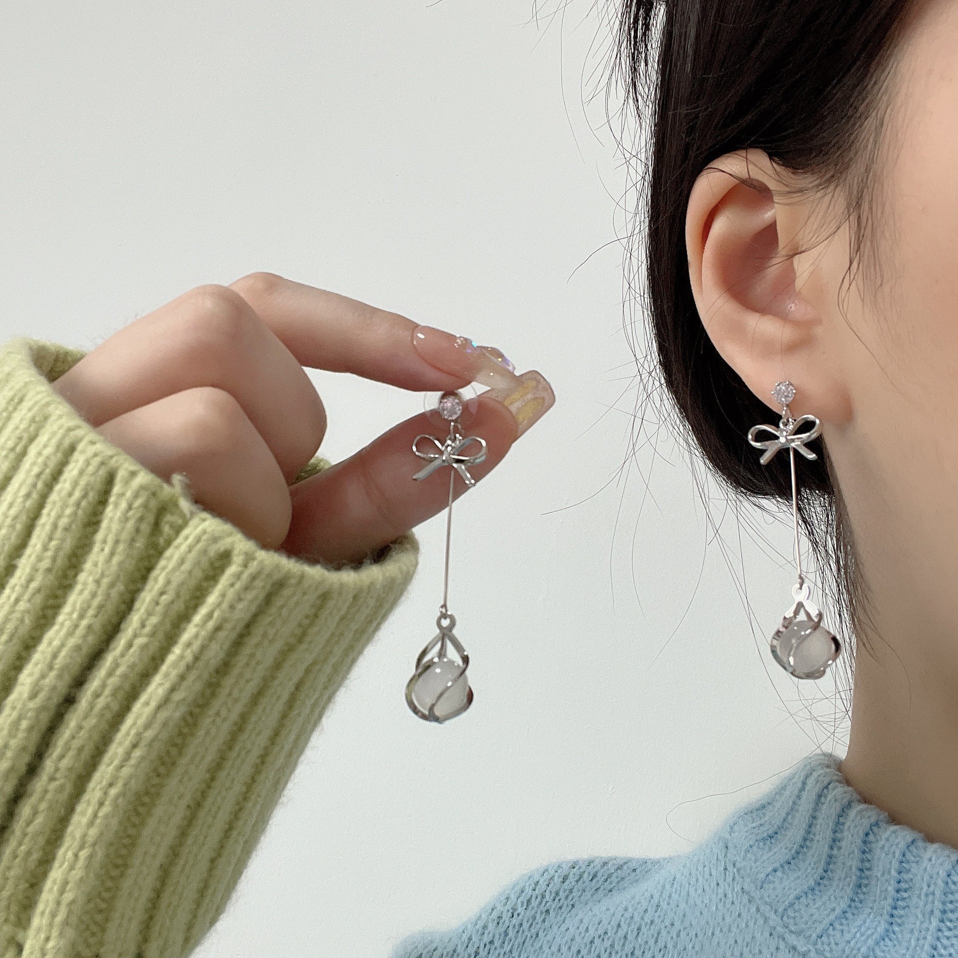 Pendientes largos con flecos elegantes y diamantes con aguja de plata Pendientes de todo fósforo de temperamento de nicho Pendientes simples y ligeros de lujo de alta gama Mujeres