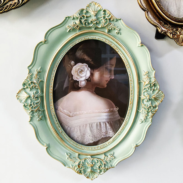 Retro photo frame