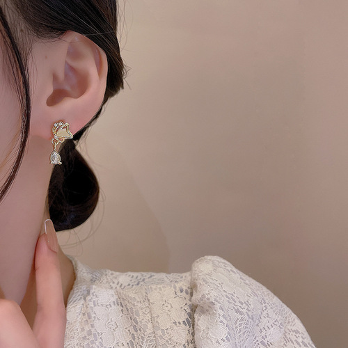 S925 Silver Needle Cat's Eye Butterfly Earrings for Women, Unique Design Sense Water Drop Stud Earrings, New Retro Style, Elegant and Charming Ear Accessories