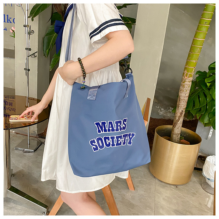Canvas bag for women, single shoulder, ins crossbody, laid-back style, college student class bag, artistic Japanese style, large capacity, Hong Kong style, chic undefined