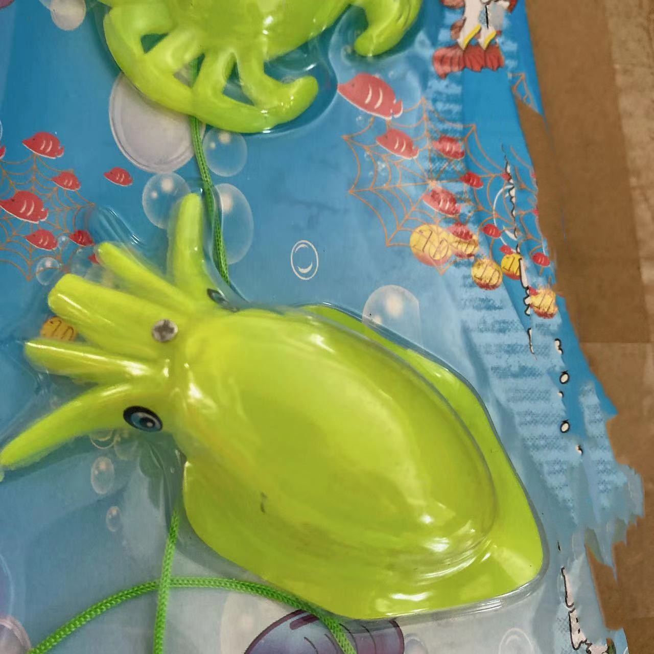 Juguetes de pesca para niños juguetes de agua de verano traje de pesca magnética baño de playa juguetes flotantes 2 yuanes grandes almacenes