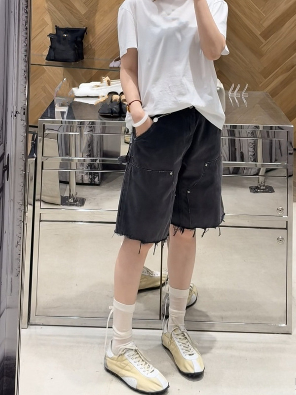 Dujia スポット正しいバージョン MM 新しいスタイルのほつれカジュアルデニムショートパンツ、ファッショナブルで多用途、男性と女性用|undefined