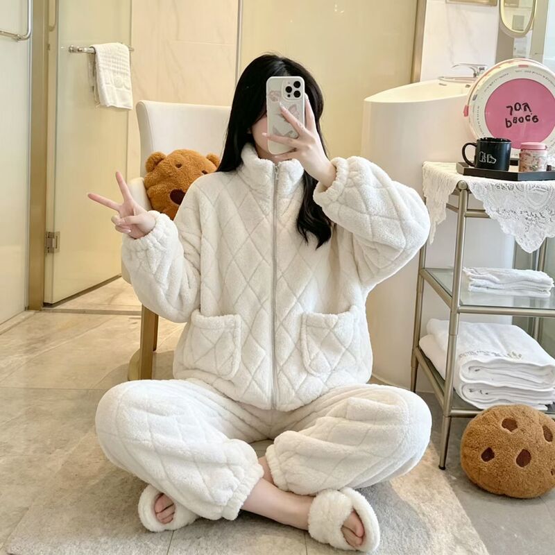 New autumn and winter coral fleece pajamas, thickened with extra fleece, stand-up collar, zipper pockets, oversized style, women's outdoor pajama set New autumn and winter coral fleece pajamas, thickened with extra fleece, stand-up collar, zipper pockets, oversized style, women's outdoor pajama set