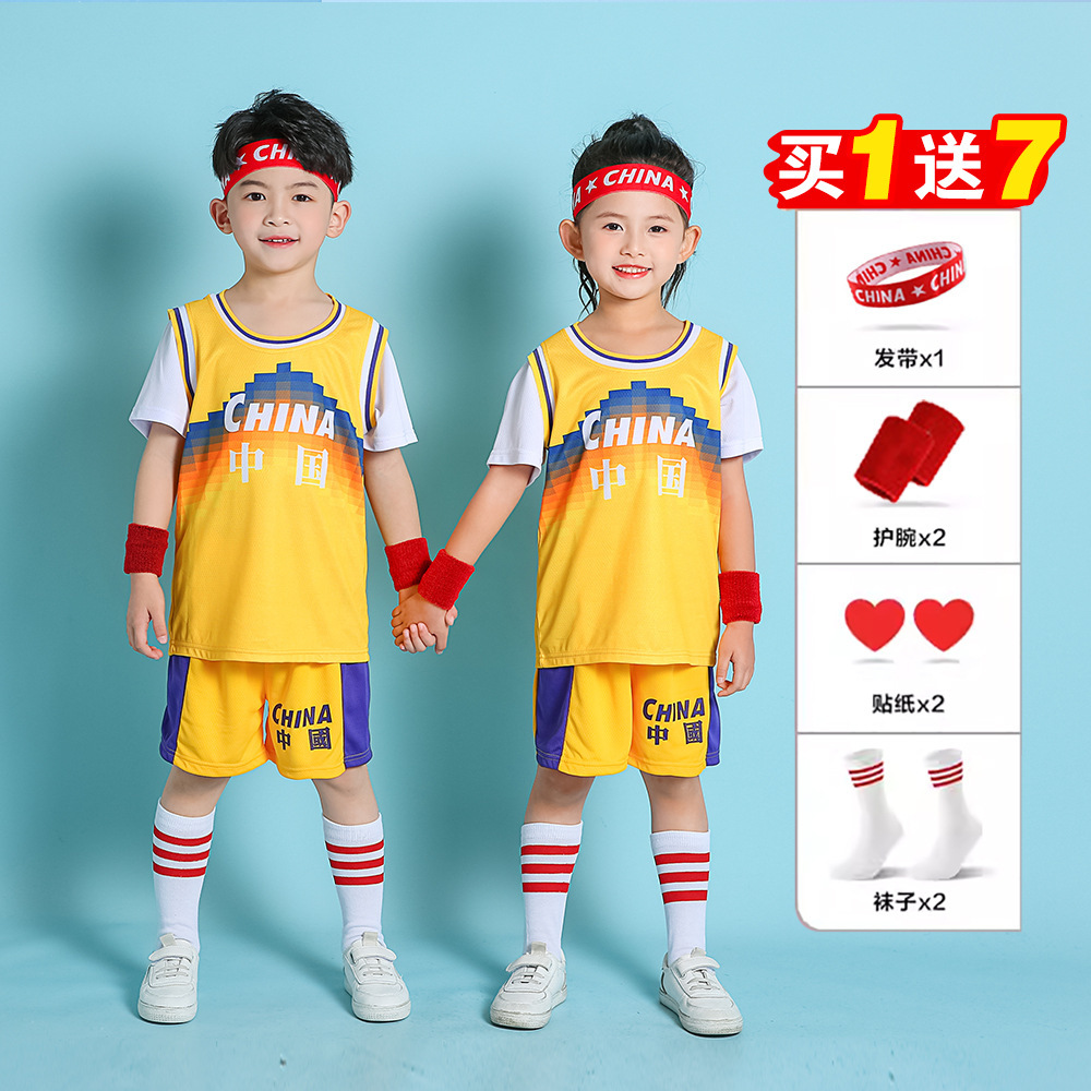 Trajes de baloncesto infantil falsificados al por mayor de dos piezas trajes deportivos fitness de manga corta logotipo de primavera y verano transpirable secado rápido