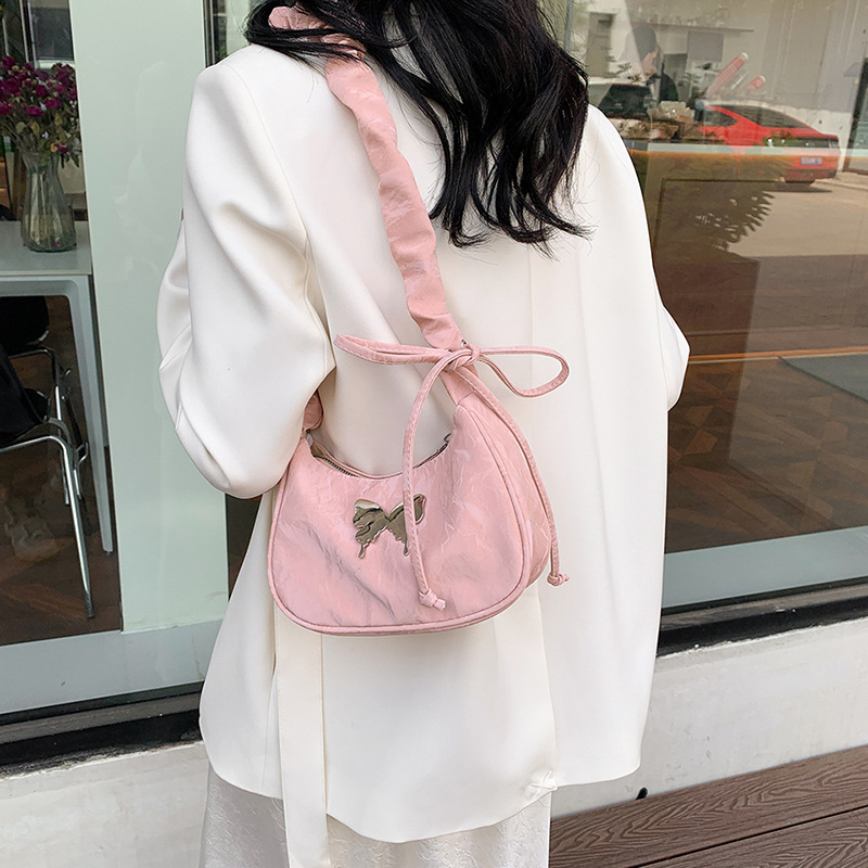 Correa de hombro plegada diseño de mariposa de hombro único bolso de brazo para mujeres este año popular 2024 nuevo estilo extranjero bolso de moda de color sólido