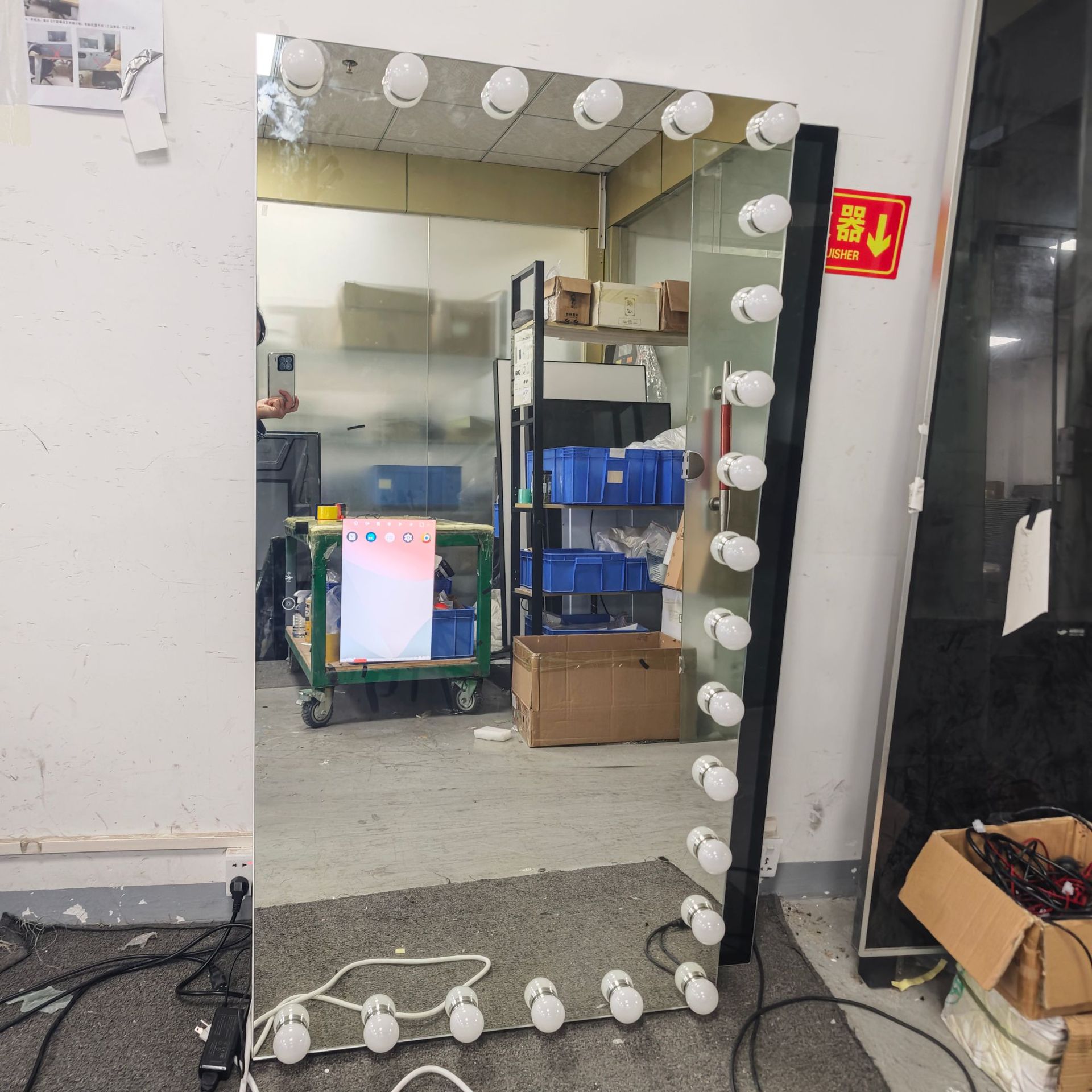 洗漱卫浴化妆镜魔镜除雾氛围灯智能镜酒店智能镜子广告机