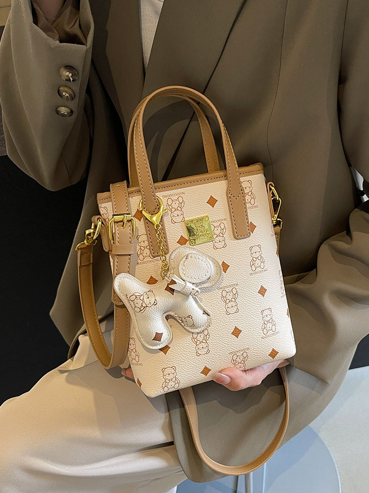 Bolsos de mujer transfronterizos nuevo bolso de diseño de nicho bolso de teléfono de oso de dibujos animados bolso de cubo de sentido avanzado bolso de mujer lindo