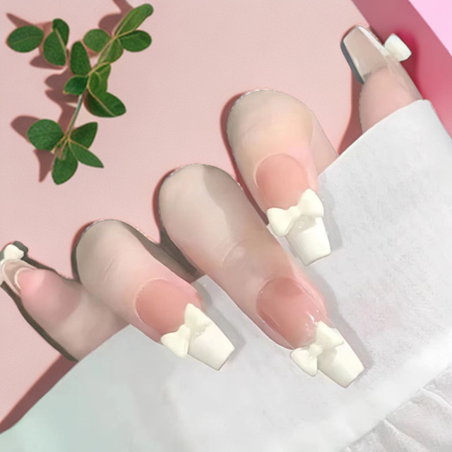 2026 Mid-Length Wearable Nail Art with a High-End Feel, Elegant and Complexion-Enhancing French Style, Pure Desire Style, Instagram-Style Wearable Nail Art Products