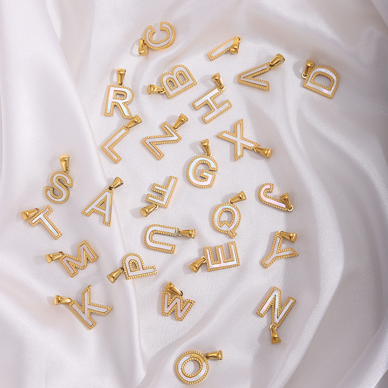 Nuevo caliente 26 letras inglesas collar pulsera colgante de acero titanio personalidad letras goteando accesorios colgante