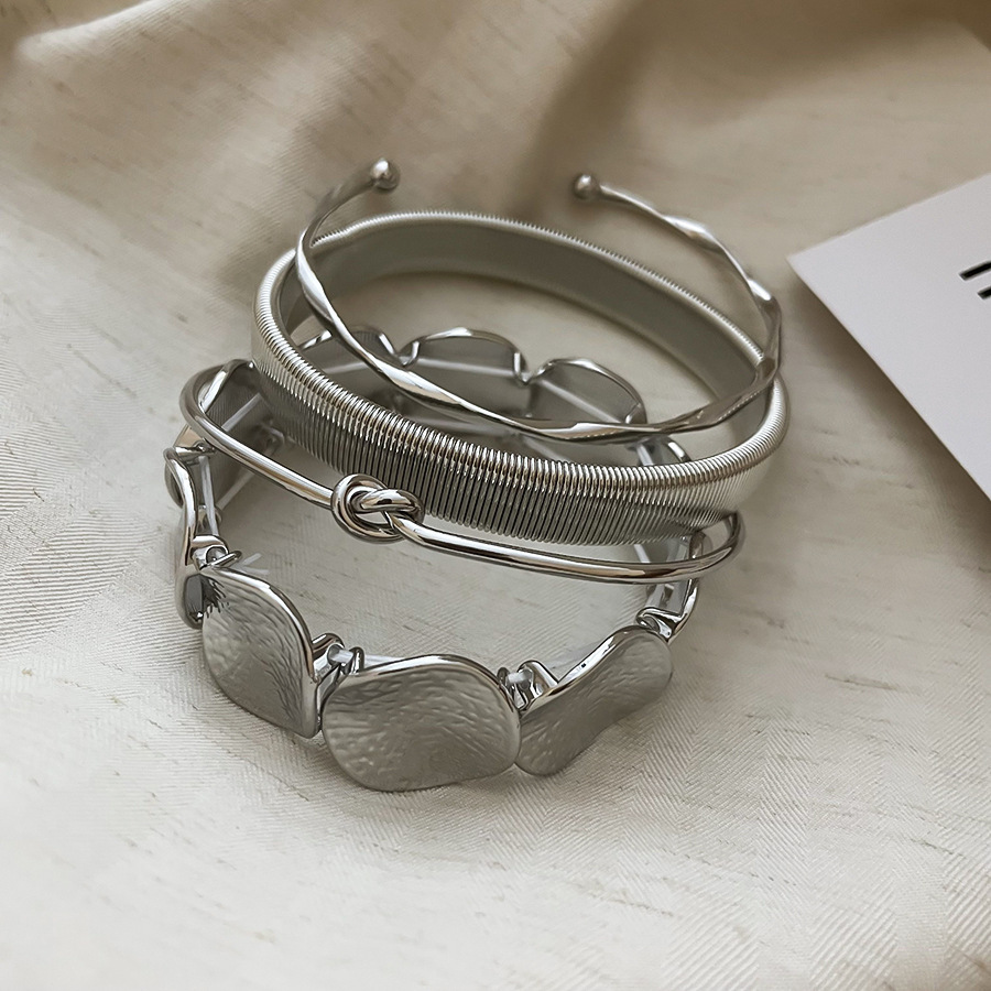 Europa y Estados Unidos plumas transfronterizas hojas bordas abiertas pulsera ligera lujosa alta sensación brazalete punk jeans de moda joyas mujeres image 79