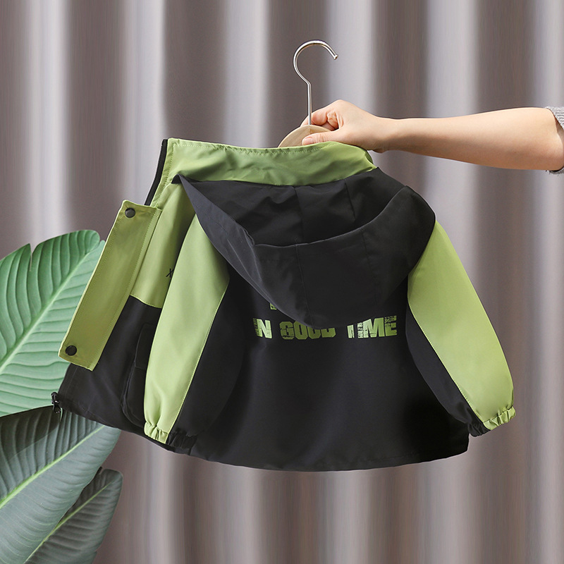 7621 gabardina a juego de colores para niños ropa de primavera y otoño 2025 nueva chaqueta con capucha de moda para niños