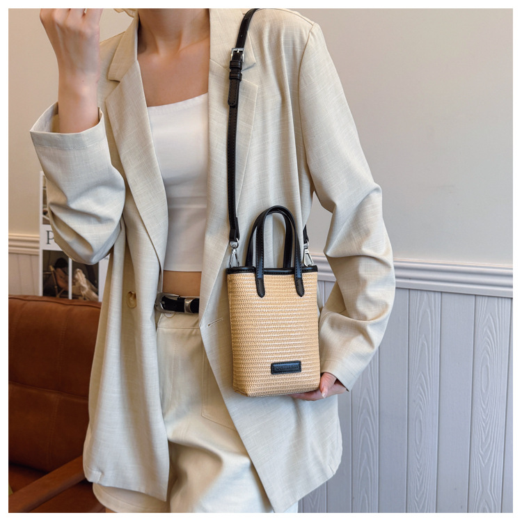 Summer straw woven beach bag 2025 New style seaside vacation handbag, simple and versatile bucket bag, woven crossbody bag undefined