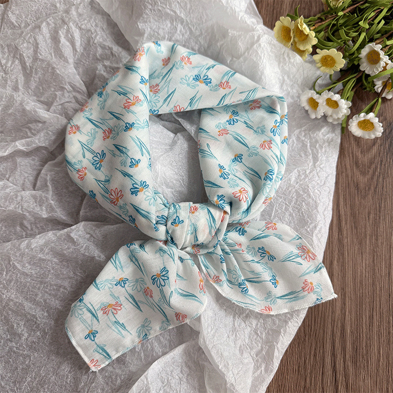 Pañuelo en la cabeza Verano femenino pastoral nuevo estilo floral literario bufanda cuadrada todo fósforo bufanda pequeña bufanda de seda correa para el cabello multifunción accesorios para el cabello