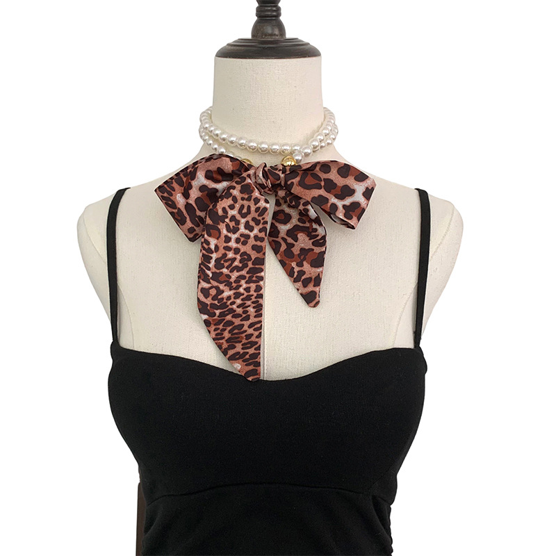 Collar de perlas Pañuelo de seda pequeño de tira larga Sentido de alta calidad Primavera y verano Nuevo estilo Bufanda de todo fósforo Turbante retro Cinta para el cabello