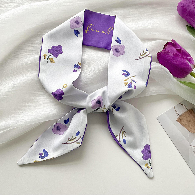 Letra púrpura pequeña flor