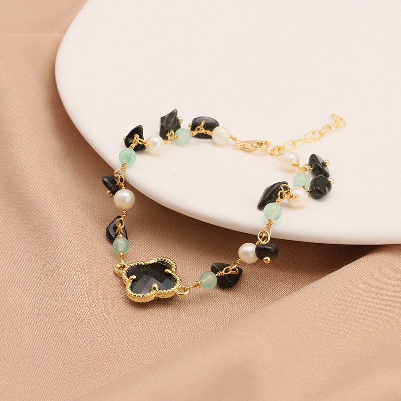 Pulseras de perlas de agua dulce naturales retro elegante pulseras de cuatro hojas negras europeas y estadounidenses el mismo joyería de empalme de oro 18k