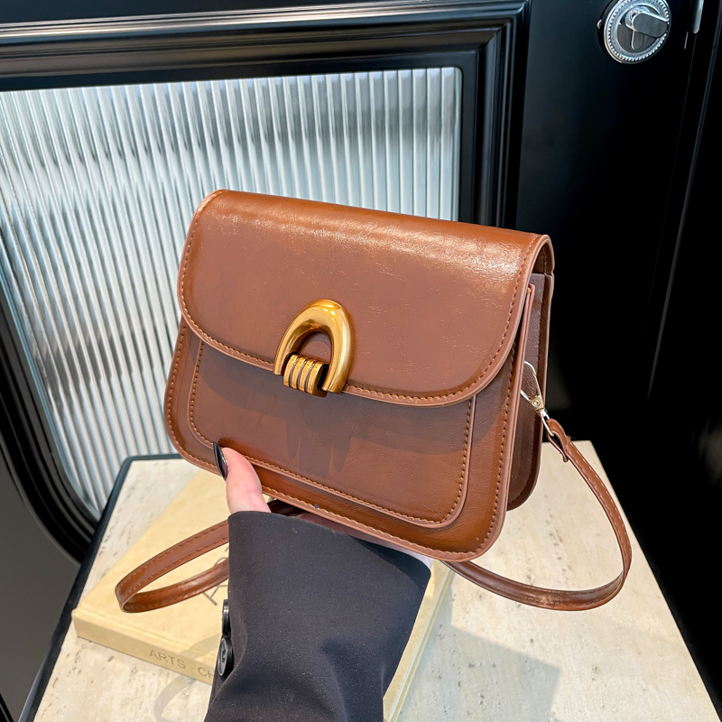 2025 nueva moda temprana primavera bolsa de silla textura casual gran capacidad retrógrada piel de cera de aceite de hombro mochila para mujeres