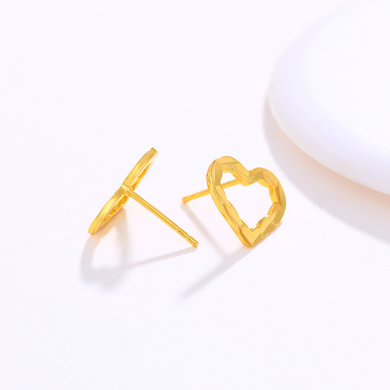 Xu Ping Jewelry Pendientes dorados en forma de corazón Pendientes de amor pequeño de temperamento de alta gama Pendientes de nicho de moda japonesa y coreana Mujeres