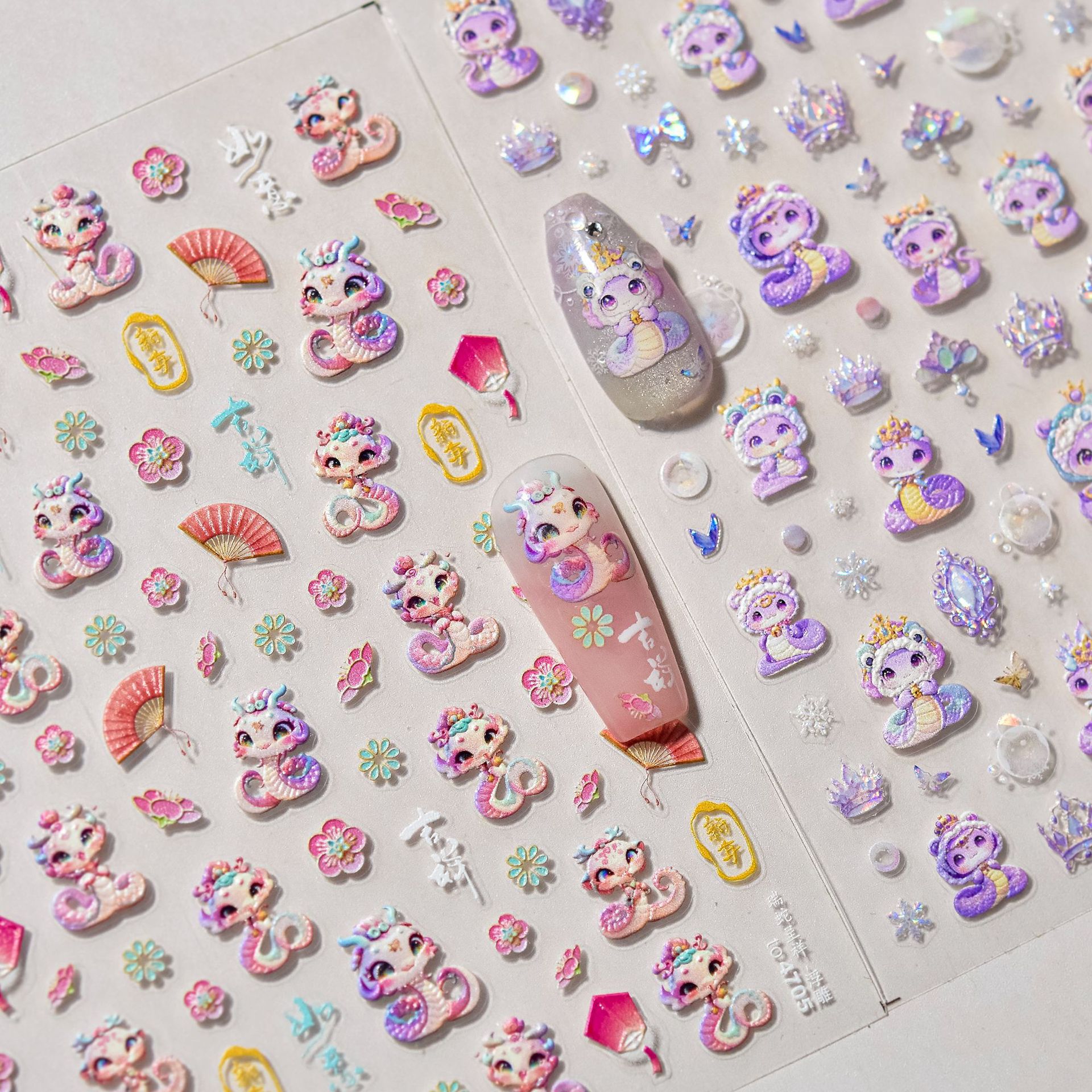 Manicure nuevo pegatinas en relieve en la explosión japonesa pegatinas de uñas para niños Rui Serpente Chengxiang pegatinas de uñas al por mayor