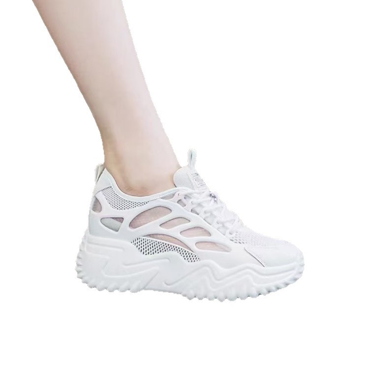 Aumentar la altura de los zapatos de verano de 2026 zapatos de mujer de malla transpirable de fondo grueso explosivo zapatos deportivos de malla zapatos blancos pequeños